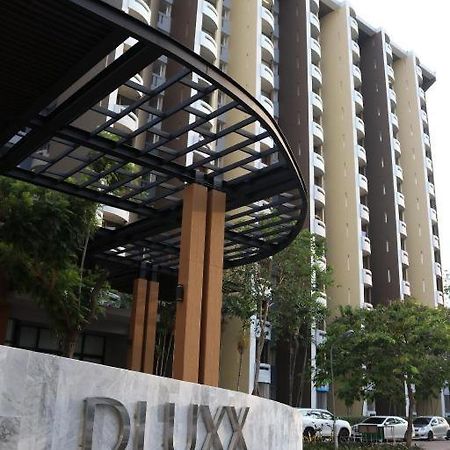 Dluxx Thammasat Hotel Pathumthani Kültér fotó