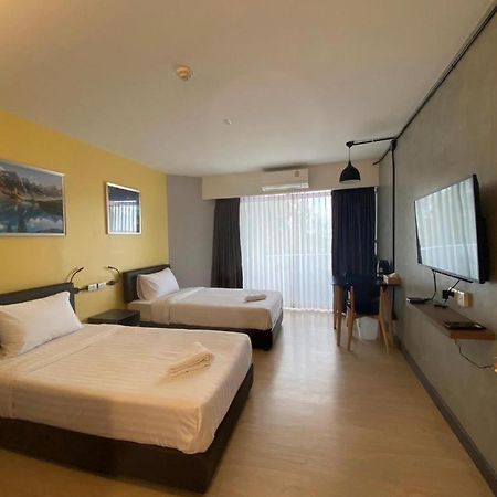 Dluxx Thammasat Hotel Pathumthani Kültér fotó