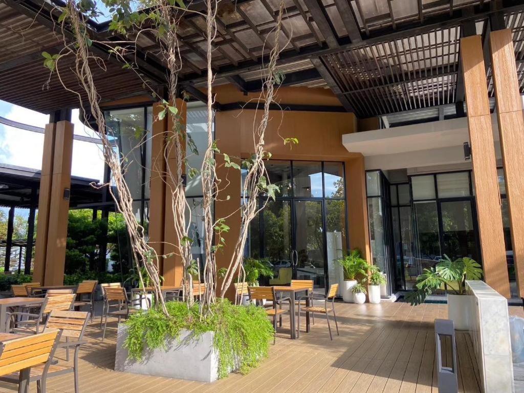 Dluxx Thammasat Hotel Pathumthani Kültér fotó