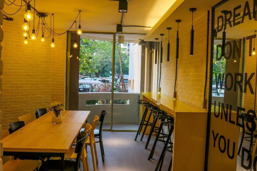 Dluxx Thammasat Hotel Pathumthani Kültér fotó