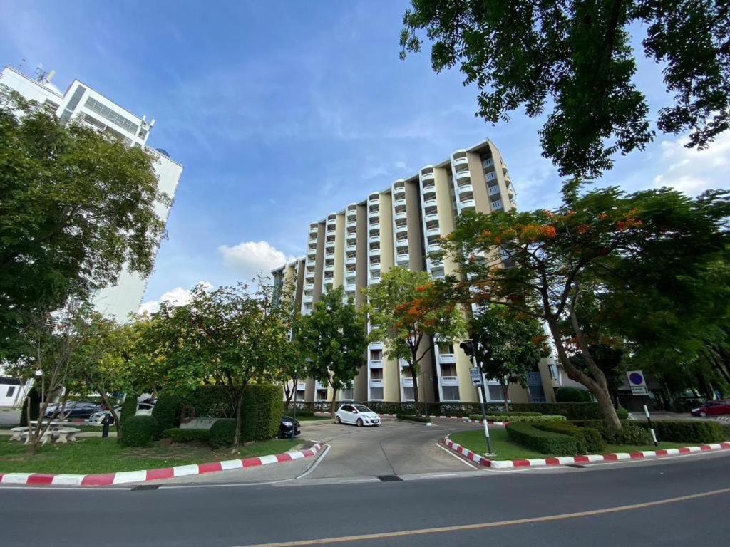 Dluxx Thammasat Hotel Pathumthani Kültér fotó