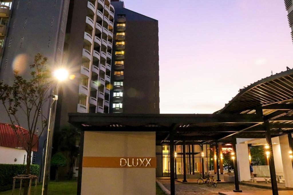 Dluxx Thammasat Hotel Pathumthani Kültér fotó
