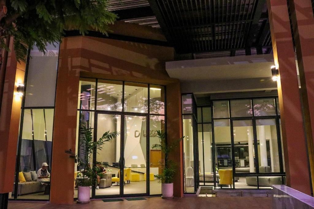 Dluxx Thammasat Hotel Pathumthani Kültér fotó