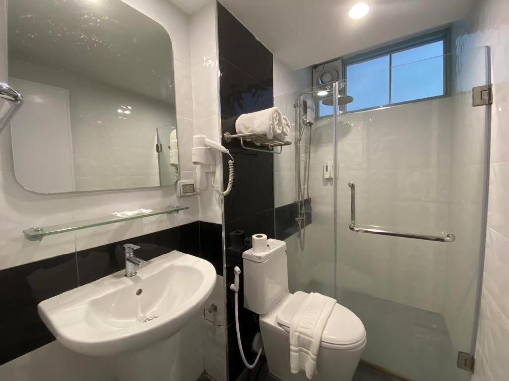 Dluxx Thammasat Hotel Pathumthani Kültér fotó